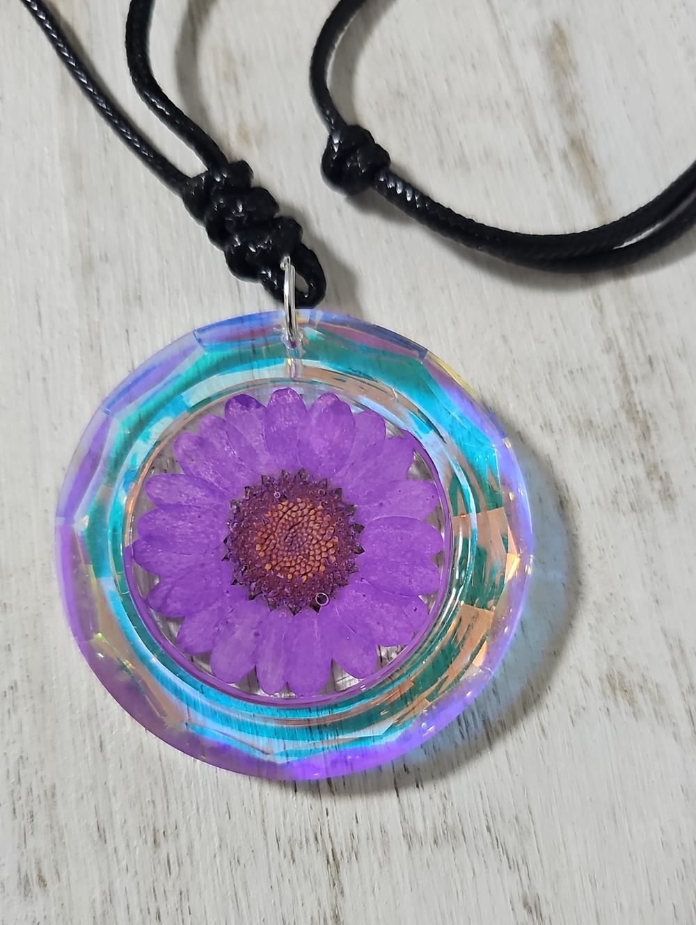 Handcrafted Purple Daisy Resin/glass Pendant Necklace Iridescent Glass  Circle